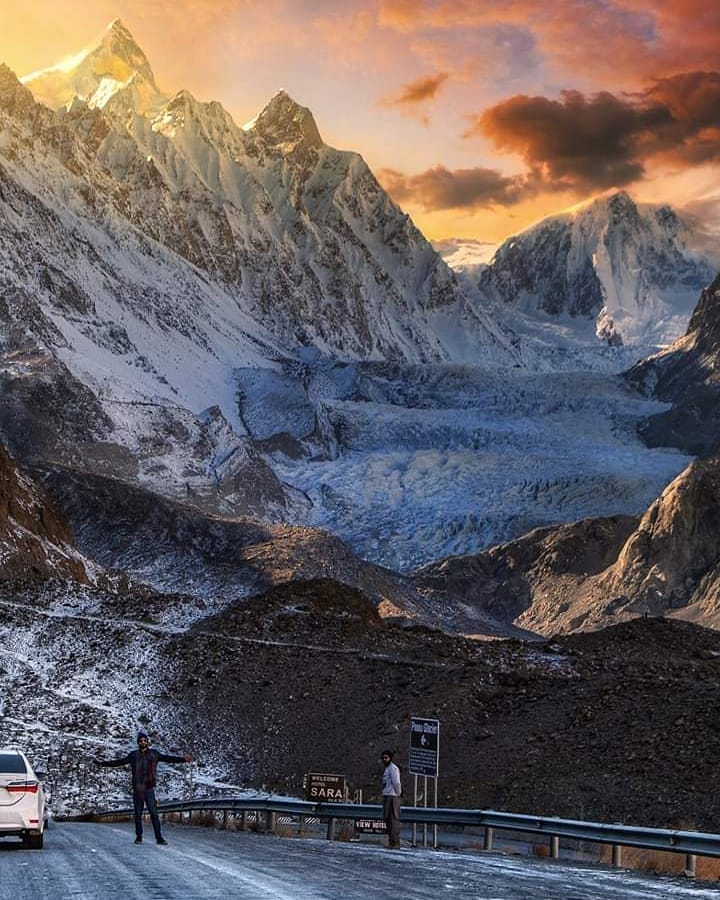 passu glacier and passu peak