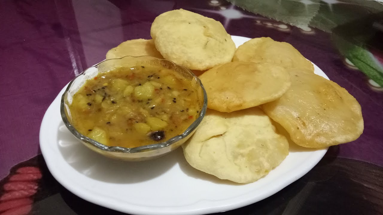 kachori - famous food street in pakistan